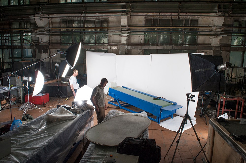 BACKSTAGE. Www.apowerstudio.com