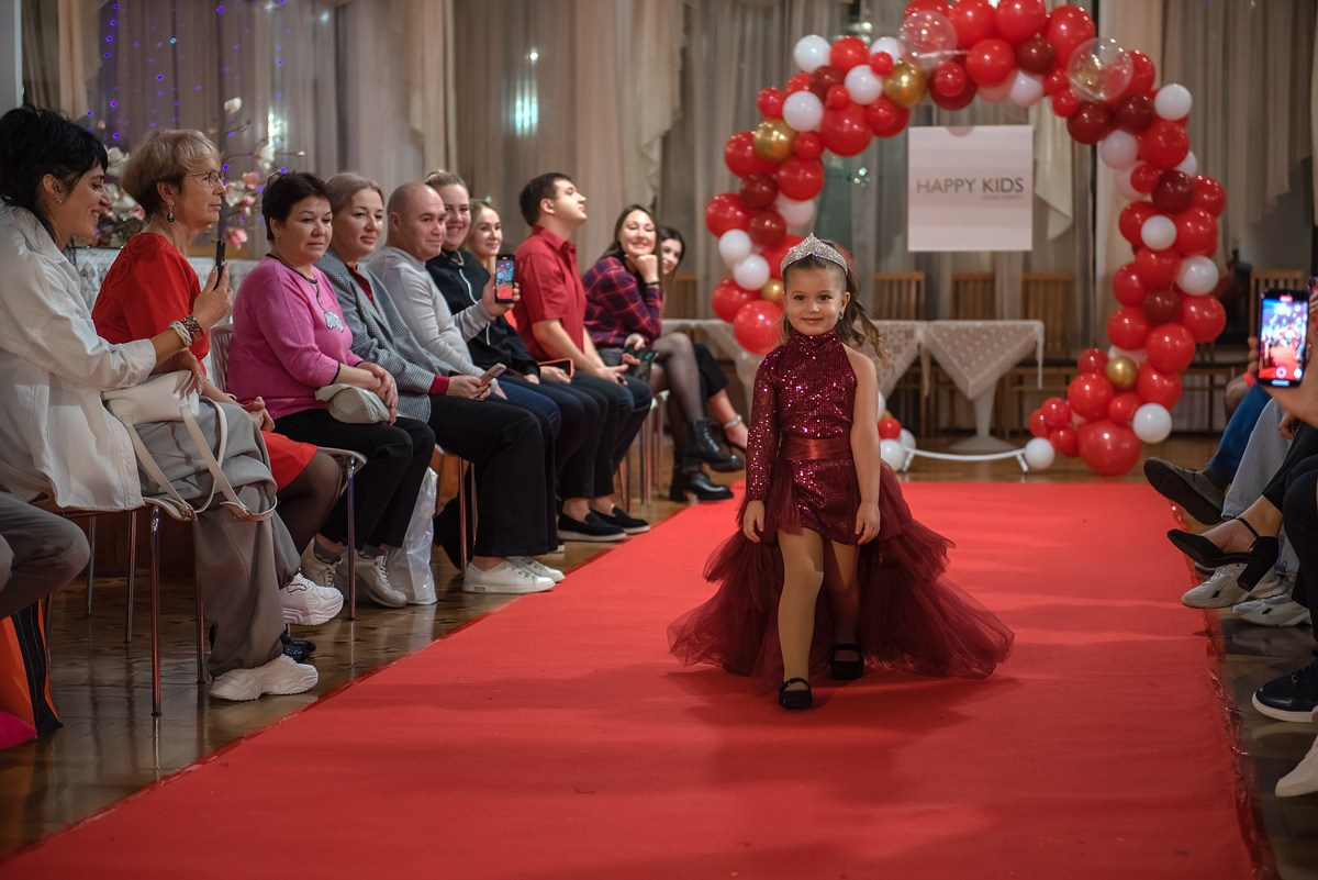 Выпускной в детской школе моделей HAPPYkids 2024. Семейный и коммерческий фотограф в Сочи Александр Бодунов