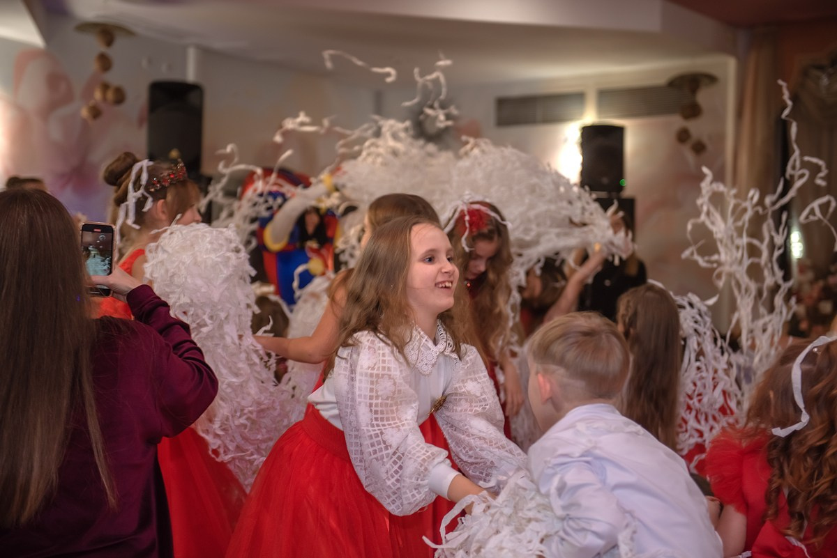 Выпускной в детской школе моделей HAPPYkids 2024. Семейный и коммерческий фотограф в Сочи Александр Бодунов