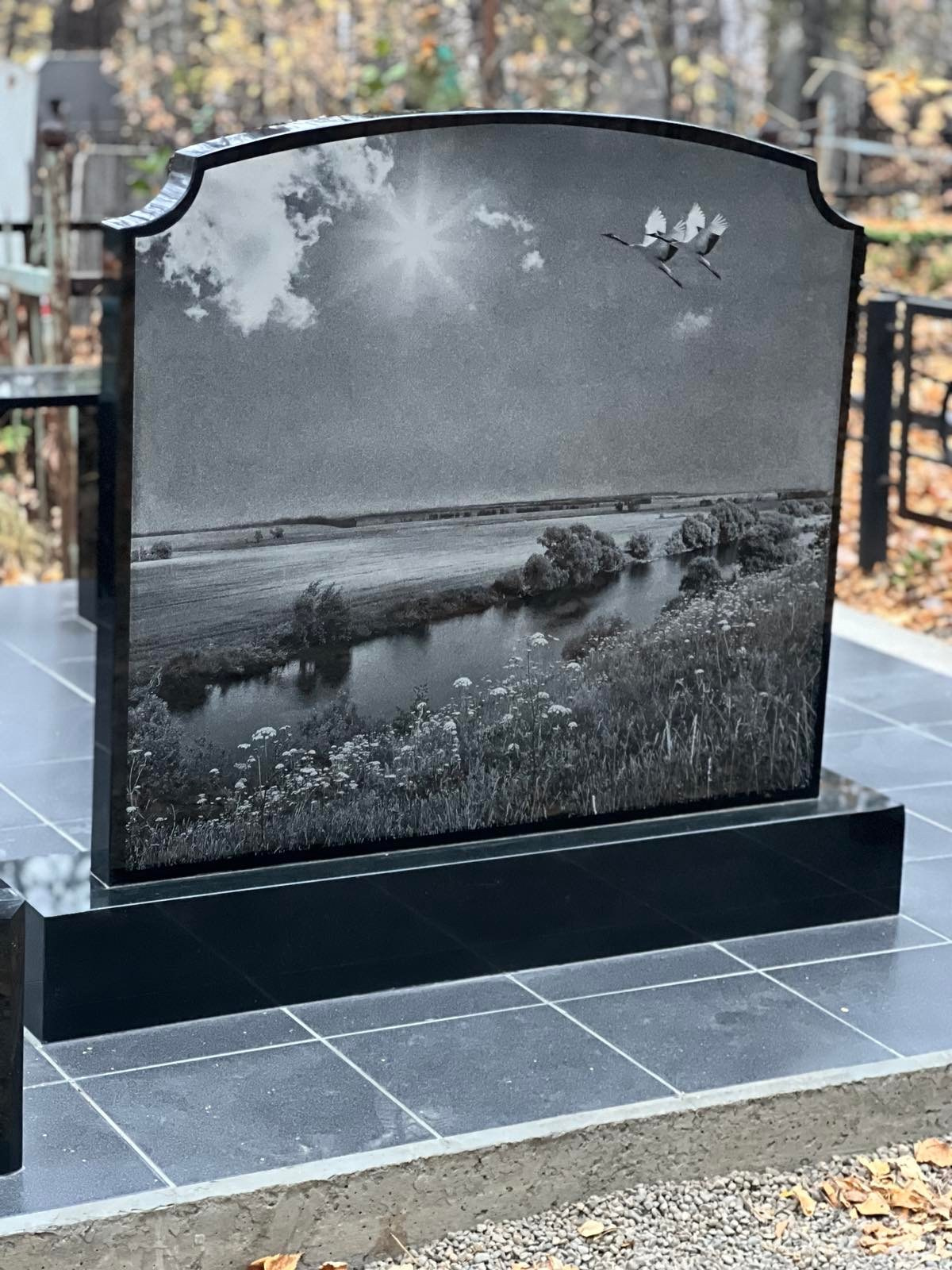 Гравировка от наших художников. ГРАНИТ26 Ритуальные услуги Железногорск. Благоустройство могил, продажа памятников