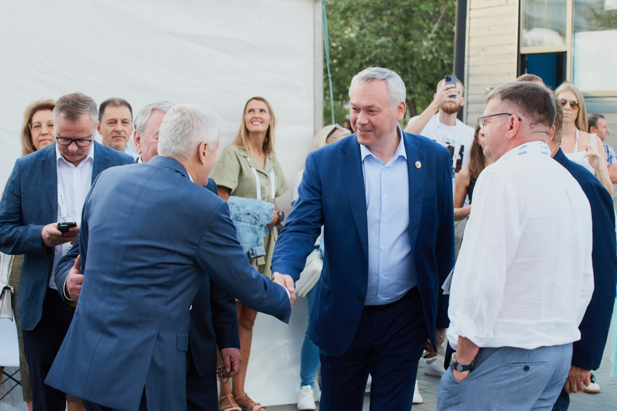 Репортаж для VIP зоны КПД Газстрой: выступление Родиона и Олега Газмановых. Репортажный и женский фотограф в Новосибирске