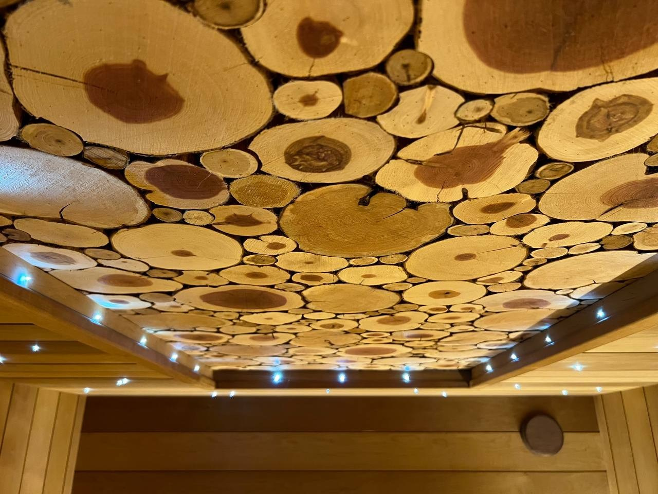 Респект команде Печи Горбунова за продуманный проект, а нам — за его реализацию: термоольха, Sangens, звёздное небо и можжевеловое панно. SaunaTopMasters