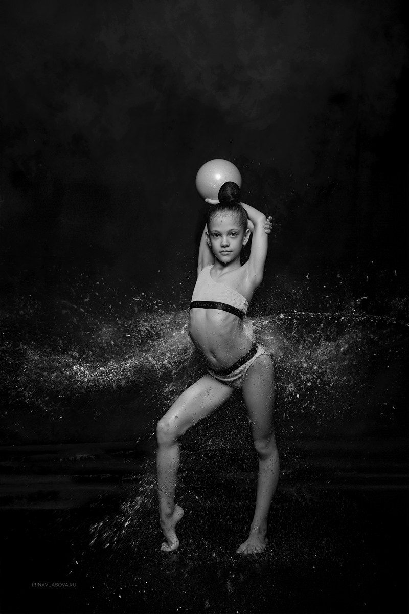 аква фотосессия с водой в студии для танцоров и спортсменов