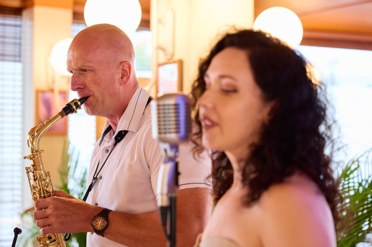 Ведущий на корпоратив Москва Саксофонист недорого топ ведущий. Свадебный ведущий в Москве Саксофон на свадьбу