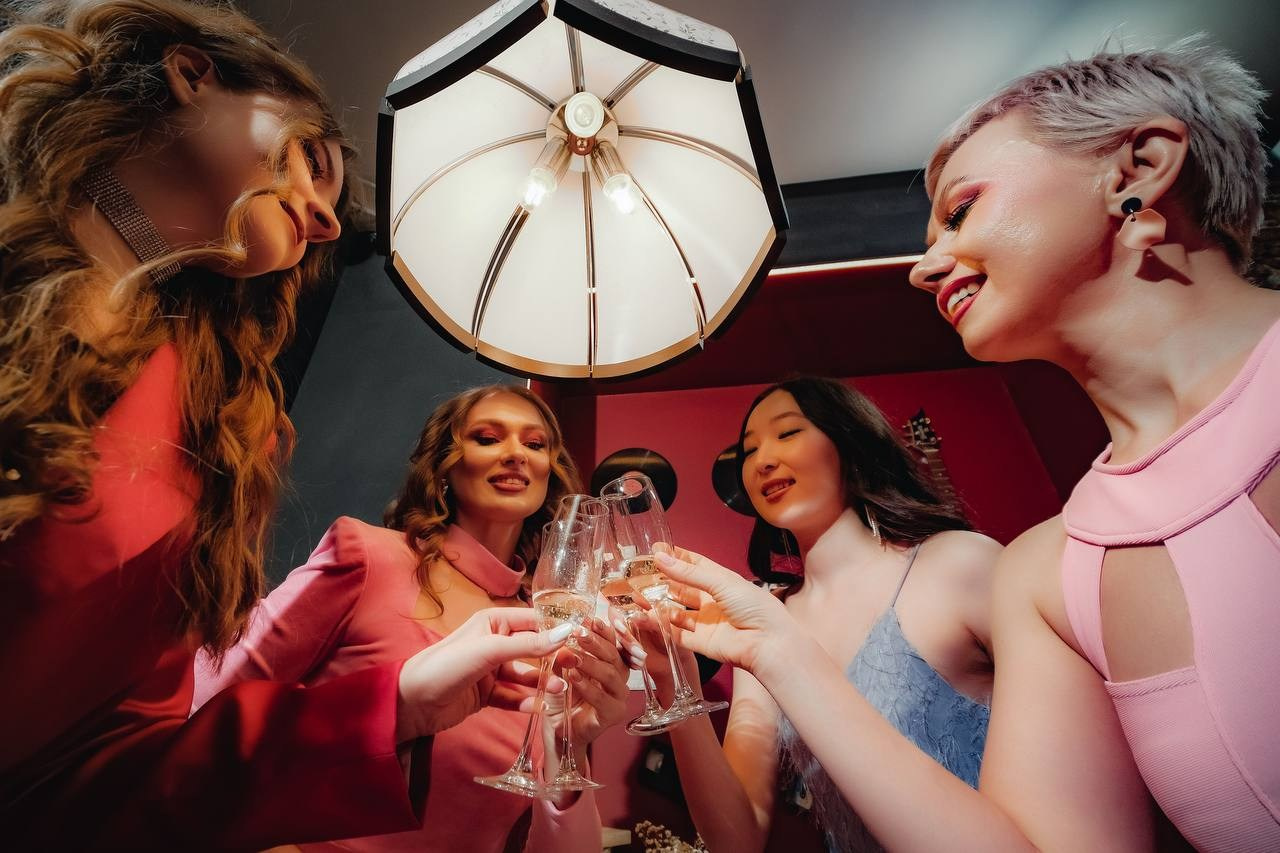 Бар РУКИ ВВЕРХ. Фотограф и видеограф в Тюмени Анна Жагорина, ваши фото еще не отдавали так быстро!