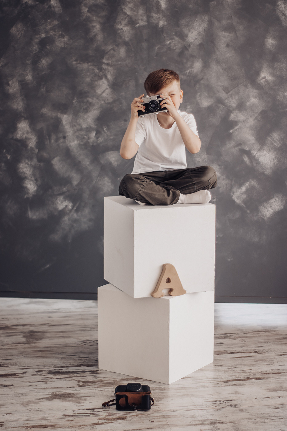 Фотосессия мамы и сына в самой светлой студии Перми "Окна". Семейный и детский фотограф в Перми Мария Карабатова