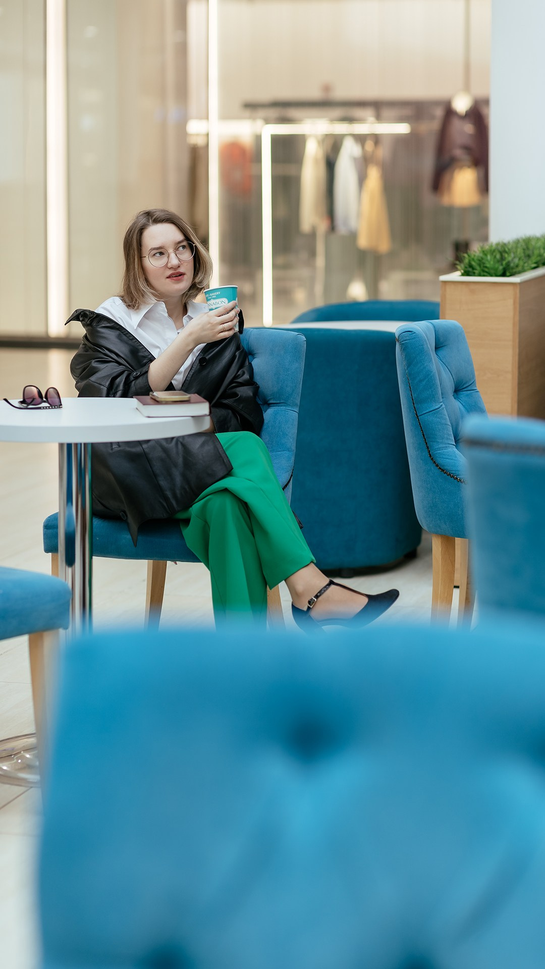 Портретная фотосессия для контента в кафе. Семейный фотограф в Минске Приболовец Светлана