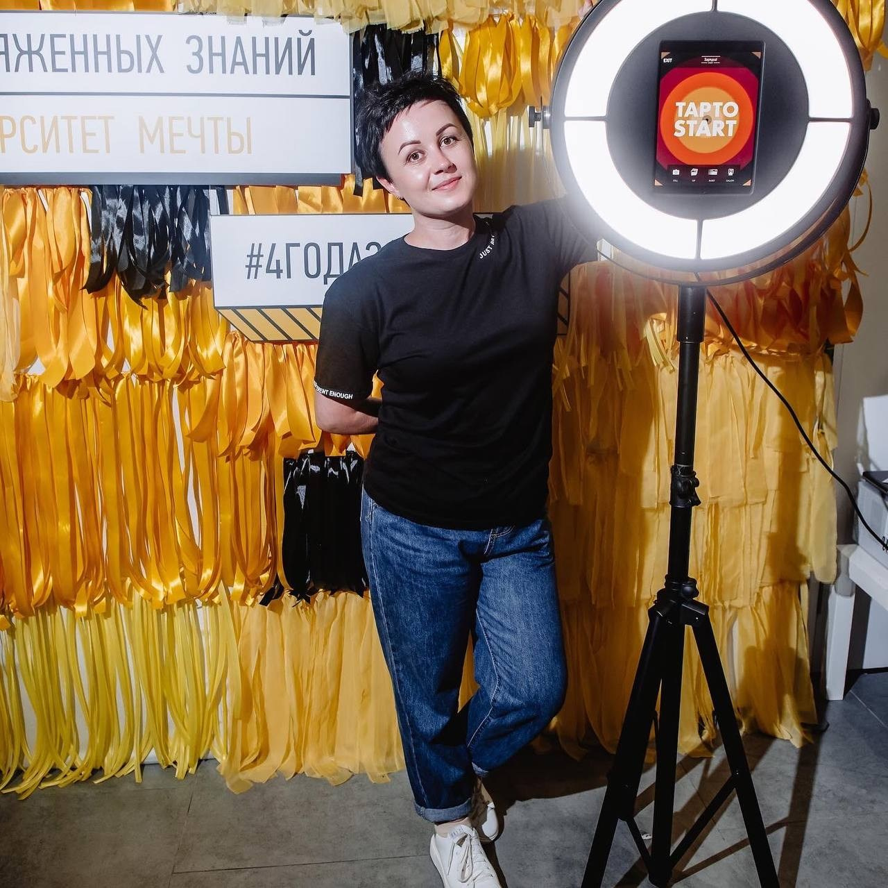 Фото-гиф-стойка BLACK (фотобудка, селфизеркало). Инсталаб Краснодар фото и видео интерактивы на ваше мероприятие