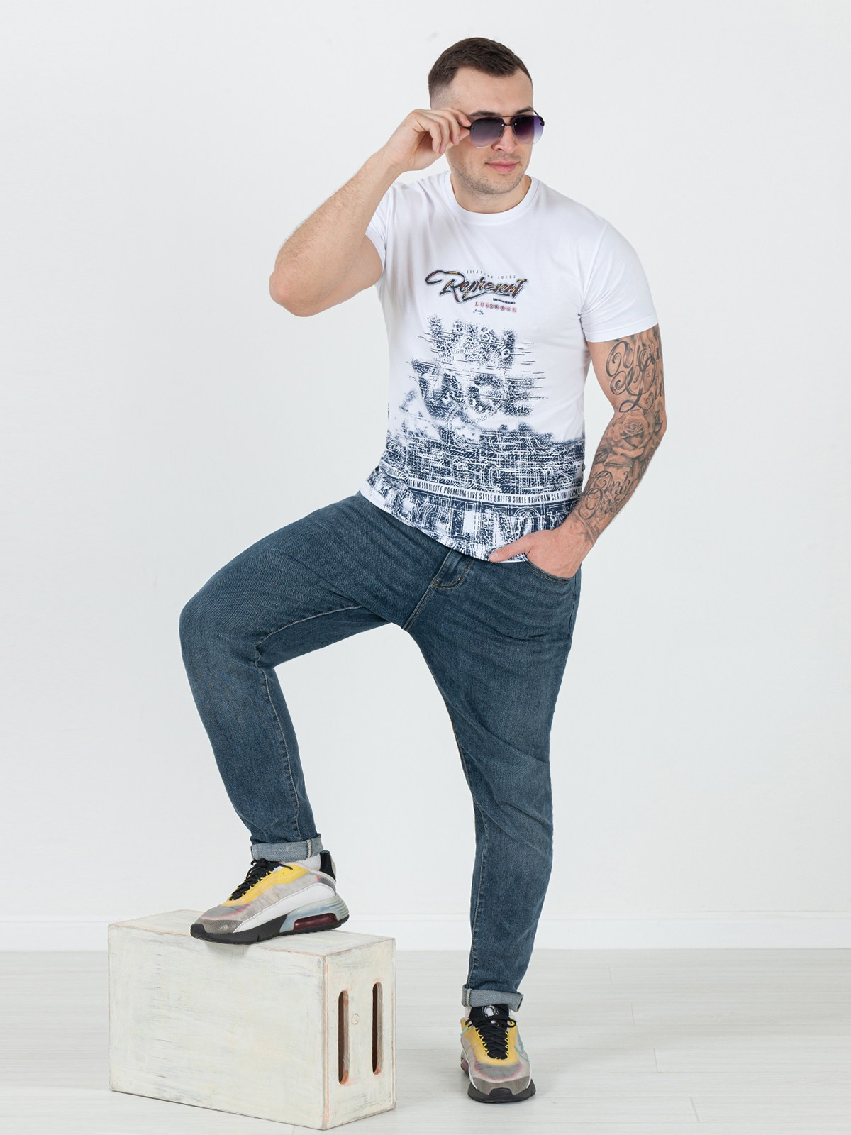 Мебель и декор в наличии. Сборные фотосъёмки в Москве. фотосессии одежды.фотограф