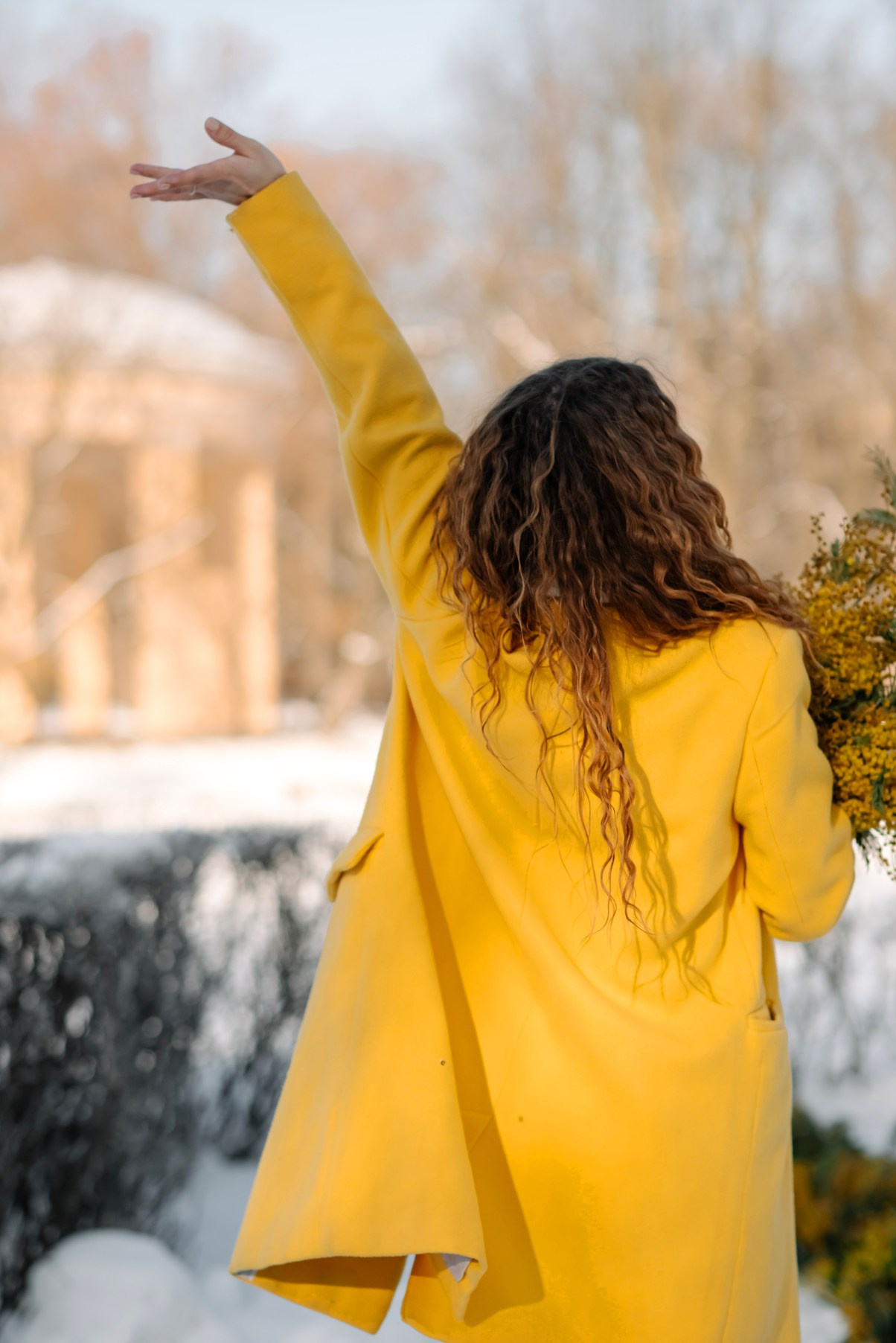 Ева с мимозой. Свадебный и сеейный фотограф в Санкт-Петербурге Елена Худякова