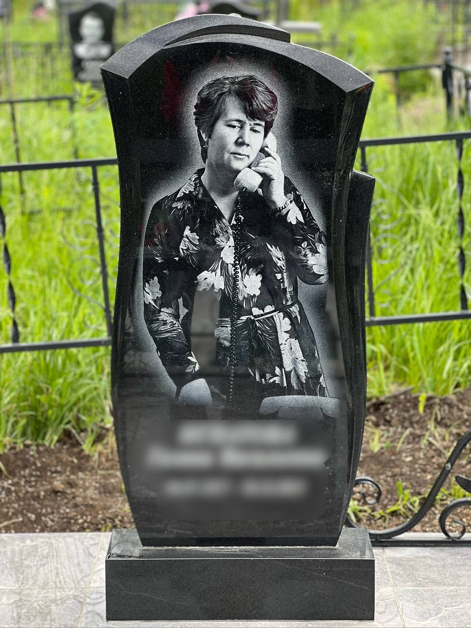 Гравировка от наших художников. ГРАНИТ26 Ритуальные услуги Железногорск. Благоустройство могил, продажа памятников