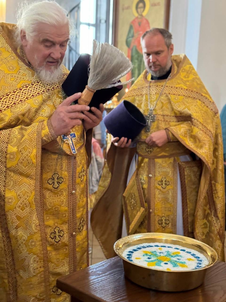 Богослужение в храме Нерукотворного образа Спасителя в Престольный праздник. Саратовское Северо-Западное благочиние