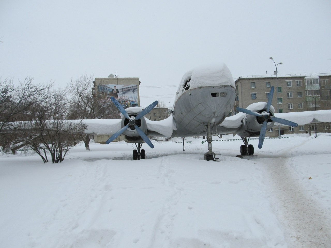 Ил-14 в Самаре. Фотоальбом показывающий увлекательный мир авиации и мир медведей Андрея Иванова