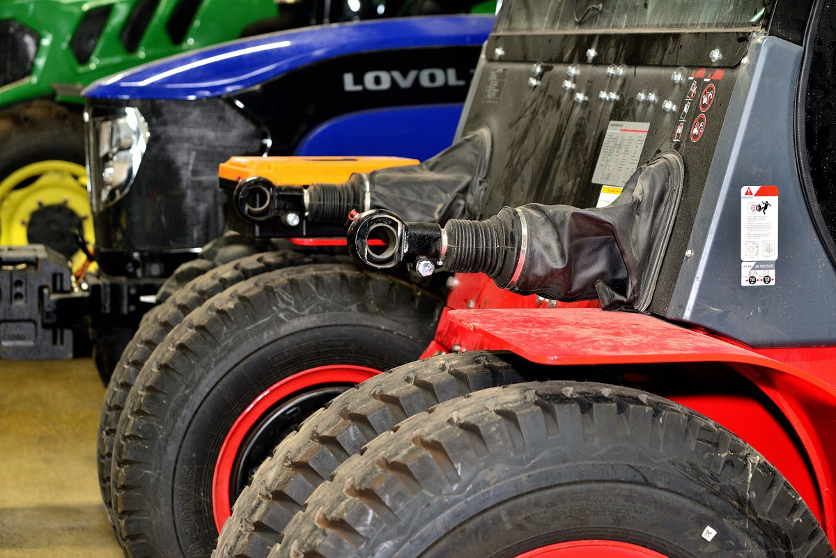 Центр технического обслуживания. Фотограф Сергей Сергеев