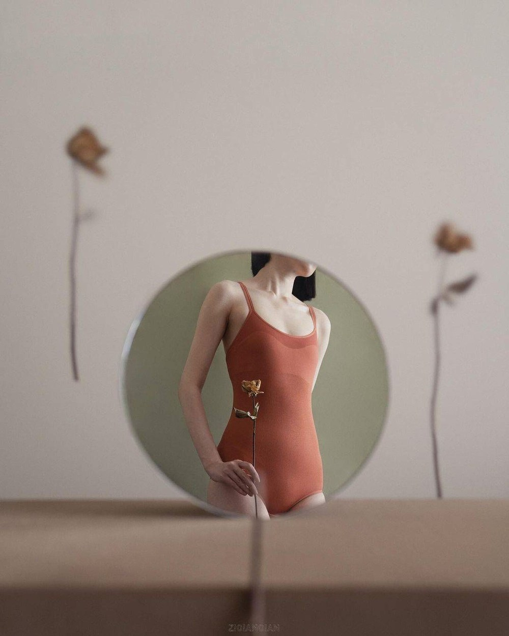 гармоничная цветовая композиция в работах Цзыцянь Лю