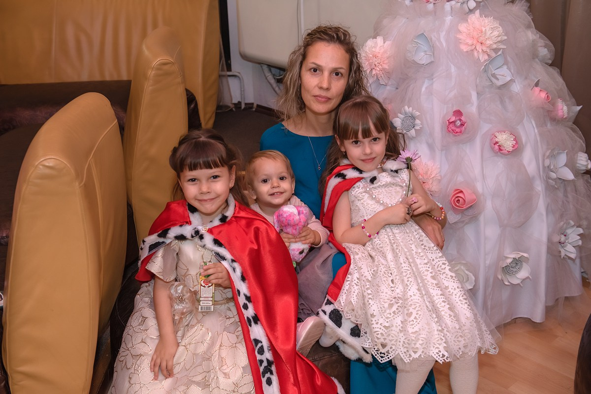 Выпускной в детской школе моделей HAPPYkids 2024. Семейный и коммерческий фотограф в Сочи Александр Бодунов