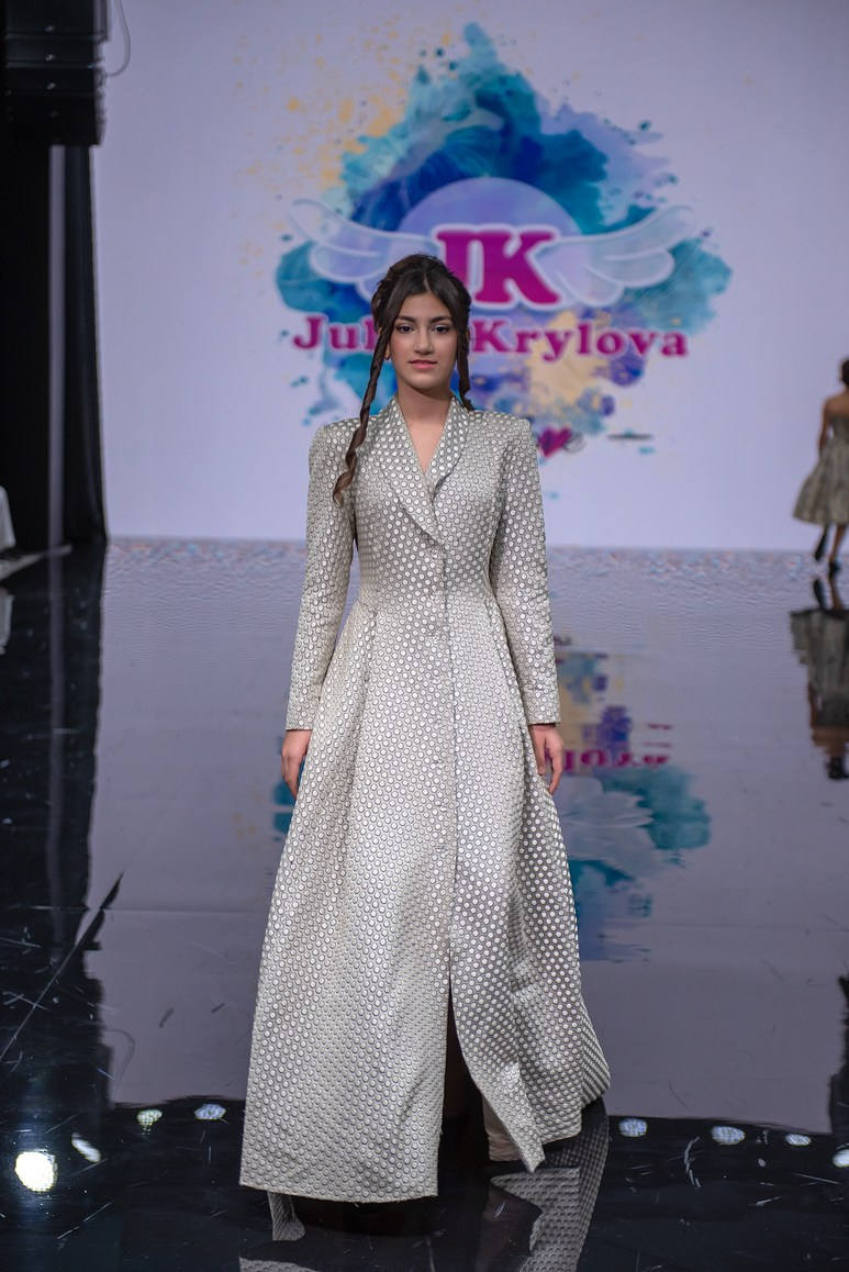 SochiFashionWeek2024 дизайнер Юлия Крылова. Семейный и коммерческий фотограф в Сочи Александр Бодунов