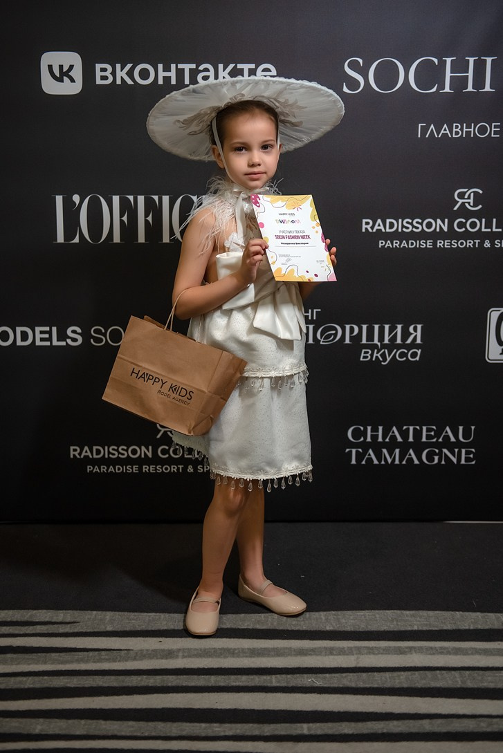 SochiFashionWeek2024 дизайнер Анохина Светлана. Семейный и коммерческий фотограф в Сочи Александр Бодунов