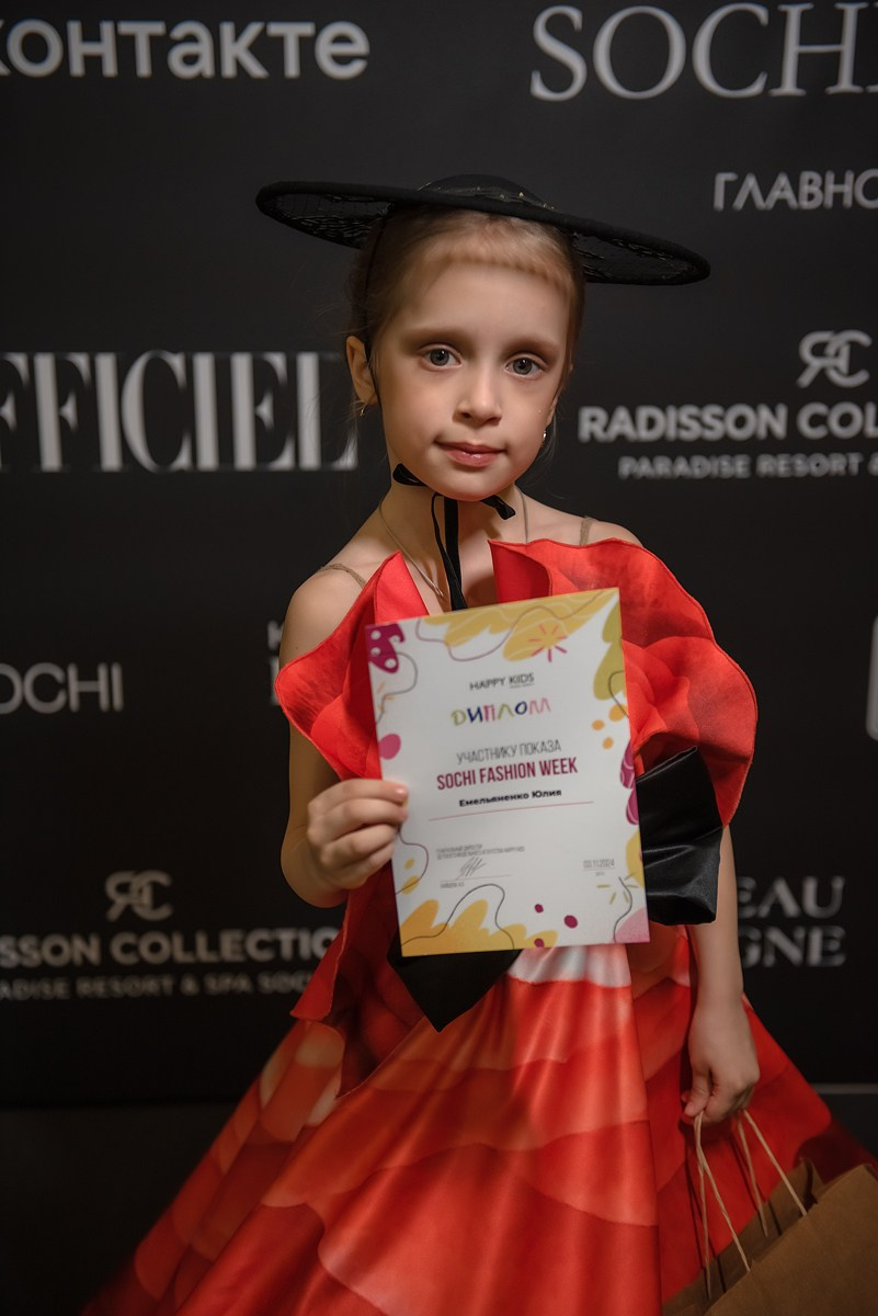 SochiFashionWeek2024 дизайнер Анохина Светлана. Семейный и коммерческий фотограф в Сочи Александр Бодунов