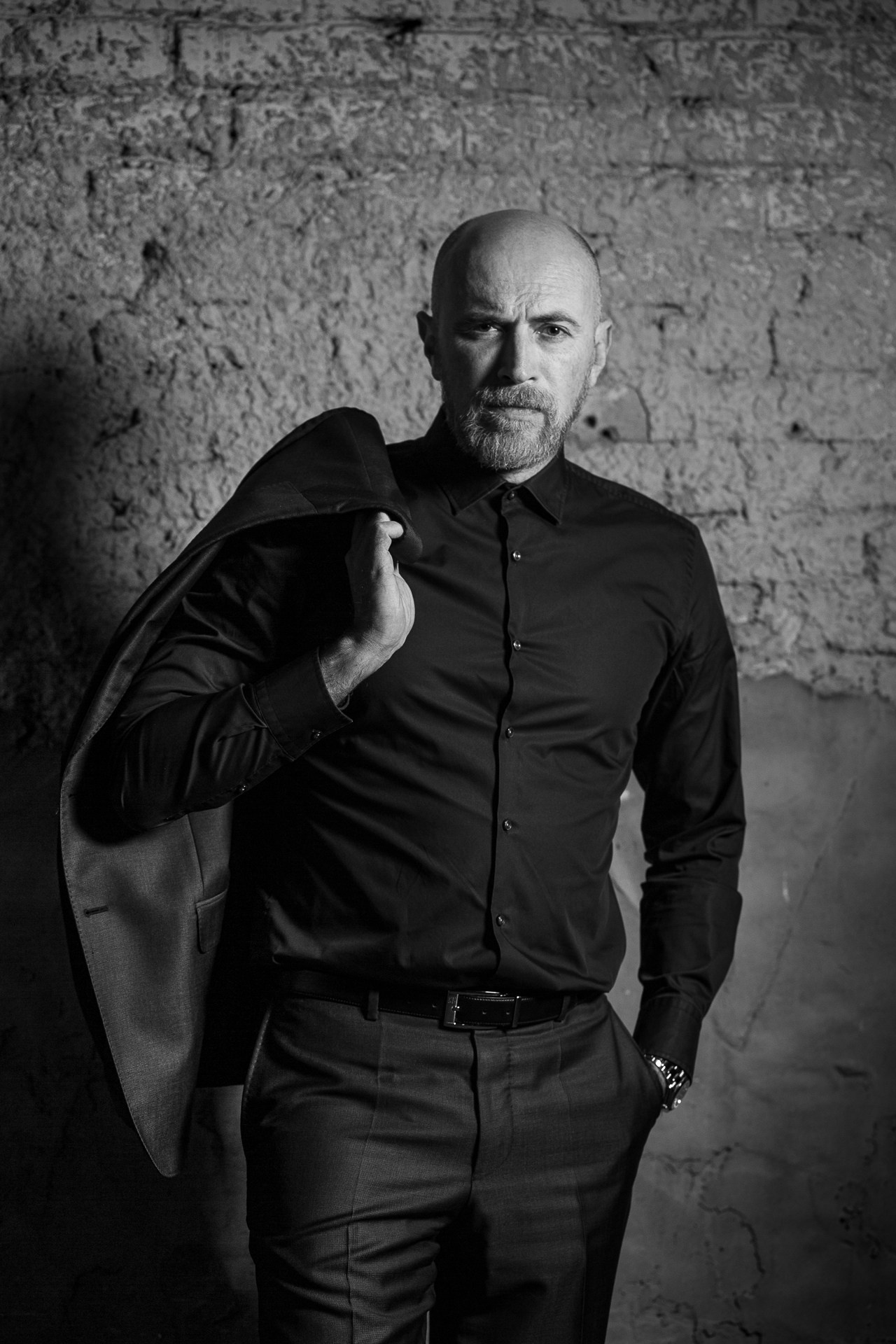 Портретная фотосессия для владельца бренда George Kini. Рекламный, предметный, репортажный, семейный фотограф и художник в Москве