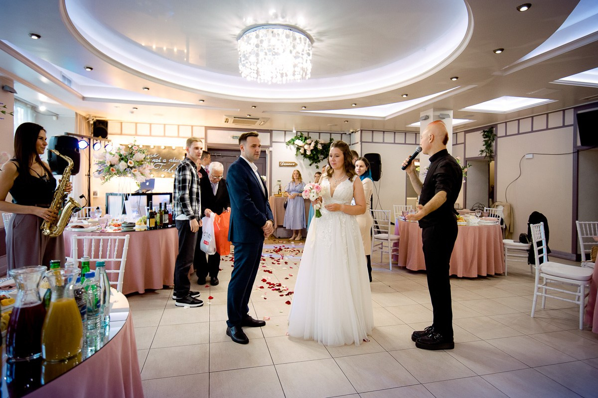 Свадебная фотосессия в ресторане. Свадебный фотограф в Санкт-Петербурге Антон Владимиров