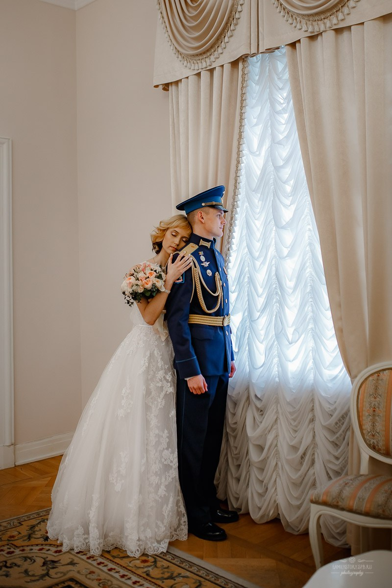 Свадебная фотосессия в ЗАГСе. Свадебный фотограф в Санкт-Петербурге Антон Владимиров