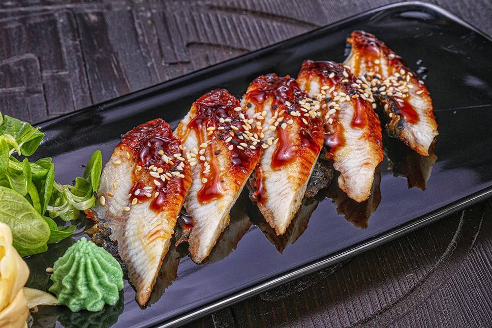 Фотосъемка суши и роллов. Заказ по тел.: +7 (906) 006-90-22. Фуд-фотограф Андрей Старостин — съемка еды в Москве. 9000 руб. в час