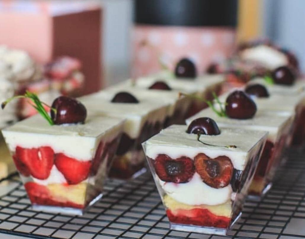 Торты и десерты. Выездной кейтеринг, съедобные букеты, торты и сладости на заказ