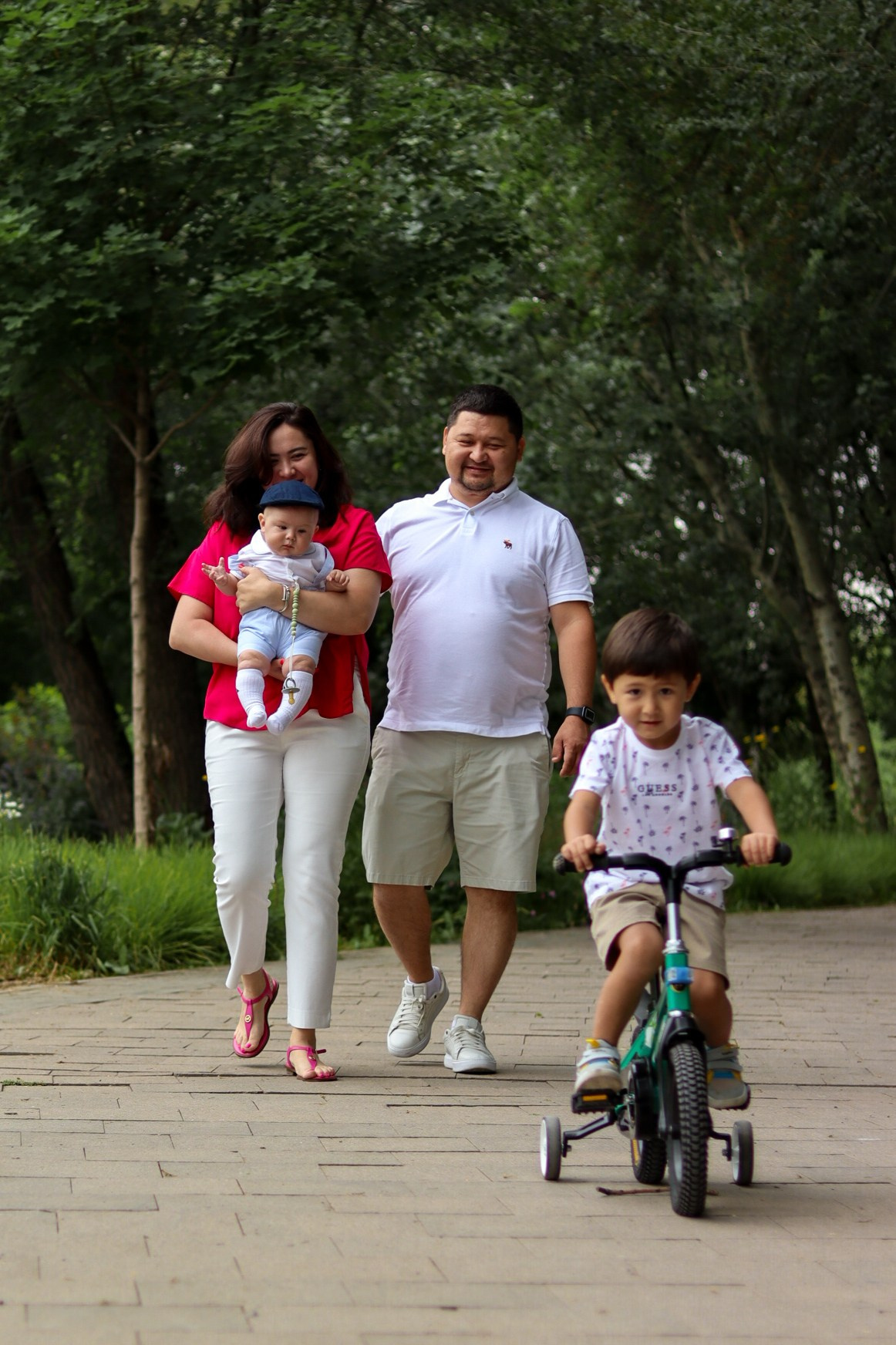 Фотопрогулка. Фотограф в Астане, индивидуальная, семейная, домашняя фотосессия