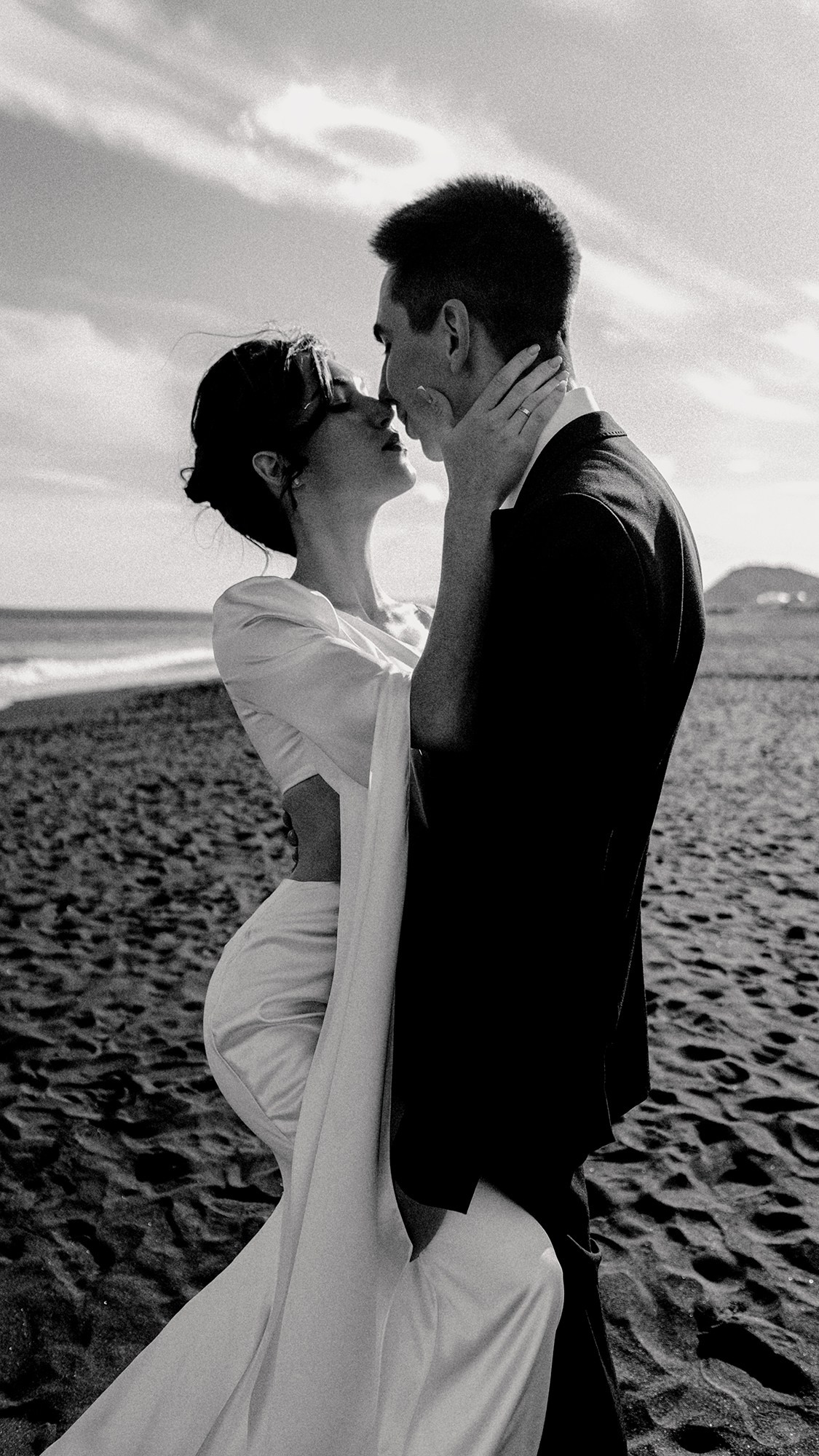 Невеста в платье на берегу Тихого океана — свадебная фотосессия Петропавловск-Камчатский