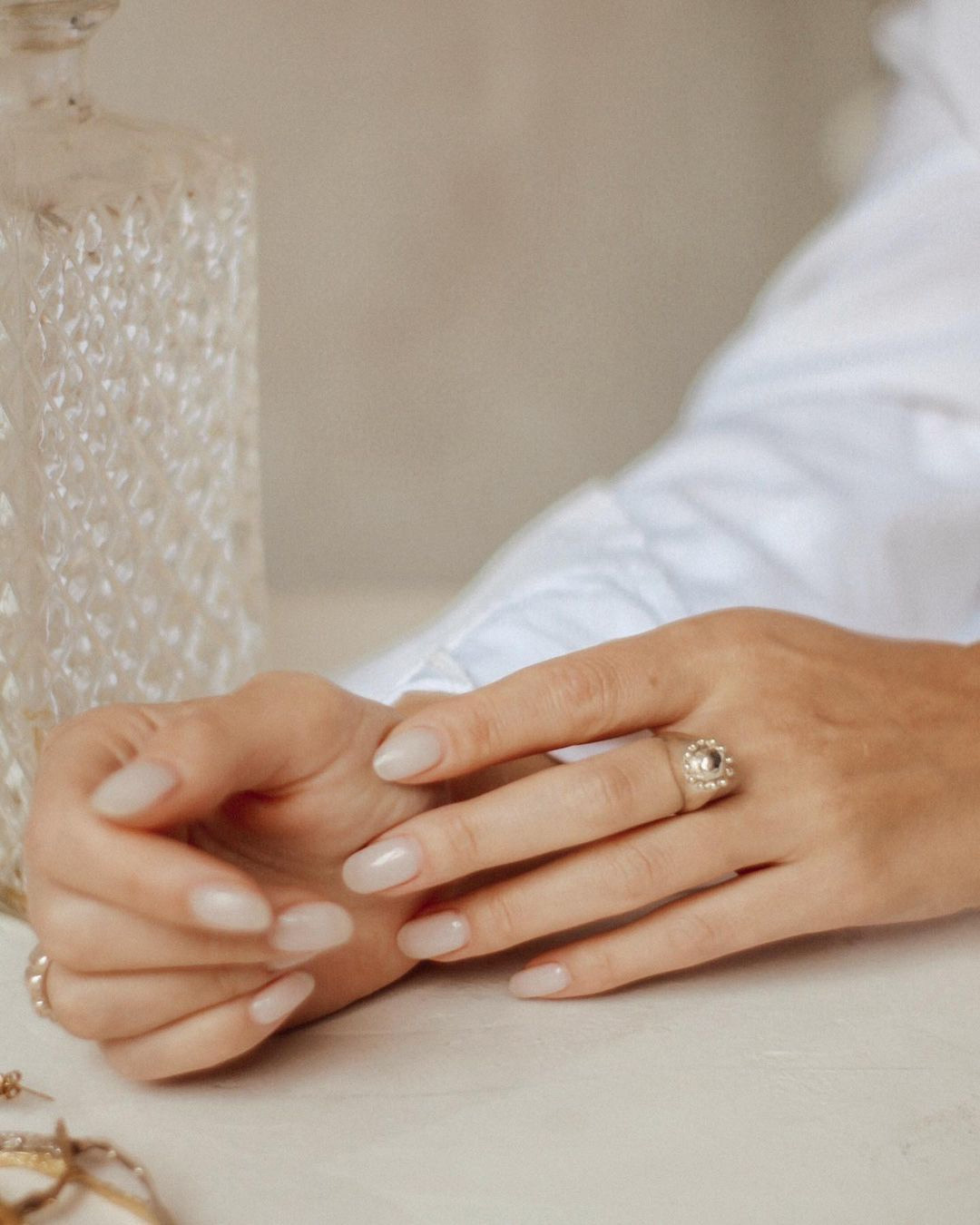 Съемка ювелирных украшений на модели. Честные истории о жизни города и его людях