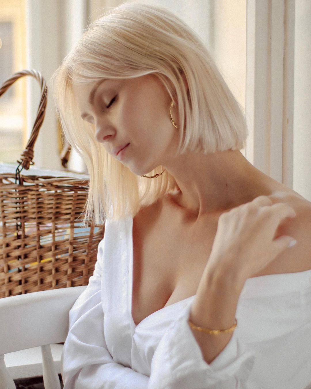 Съемка ювелирных украшений на модели. Честные истории о жизни города и его людях