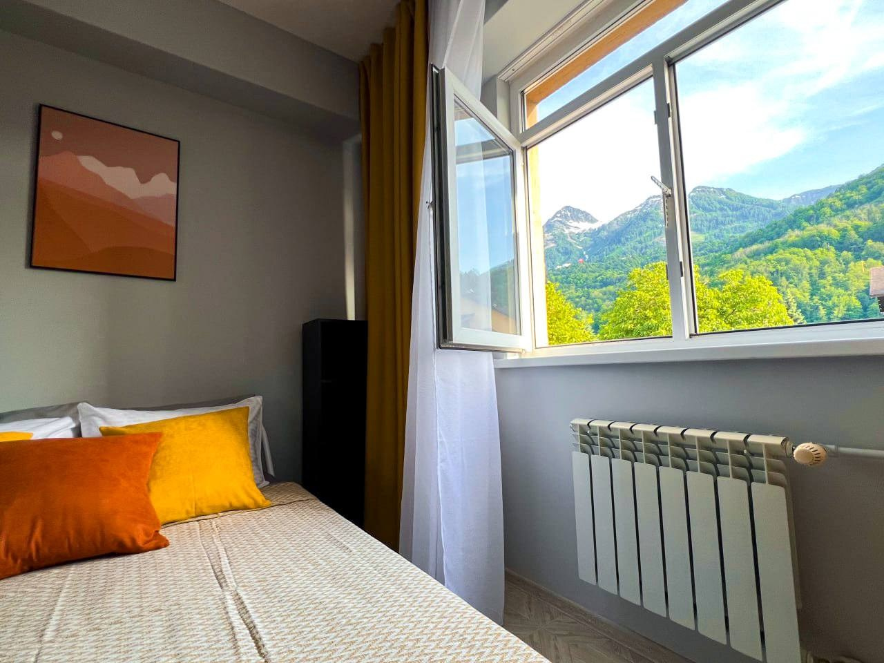 Просторная студия с видом на горы в Красной Поляне. Квартиры посуточно, длительно в Сочи, LARA APART GROUP