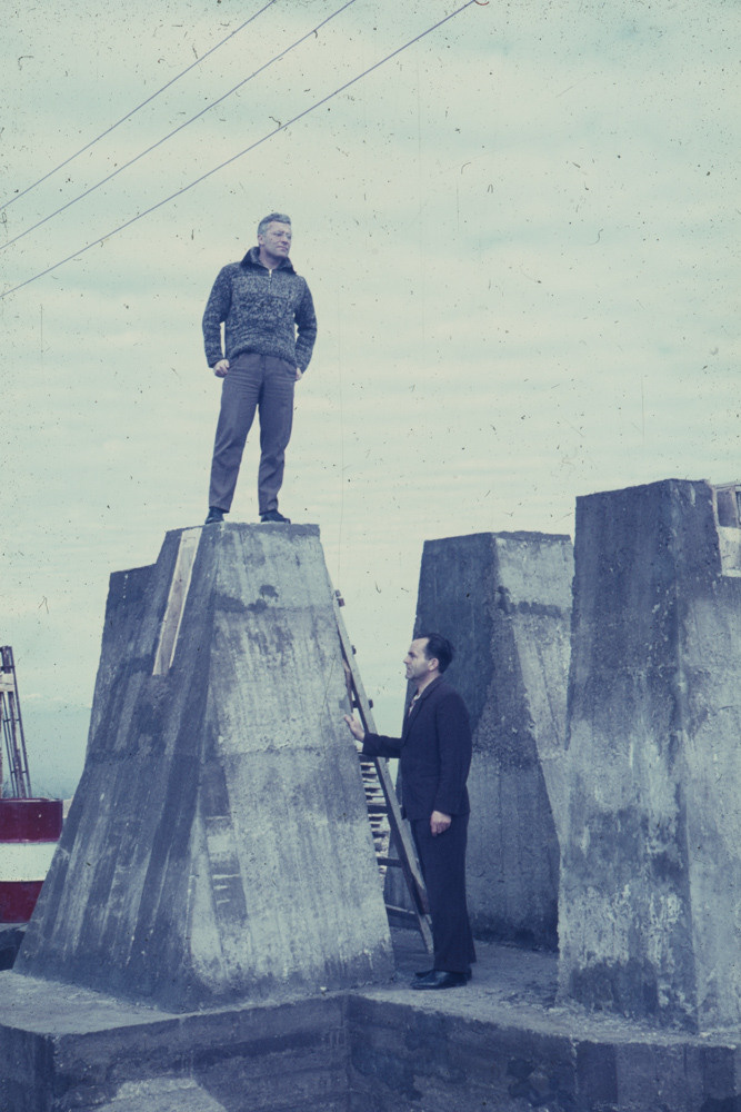 23. Юрий Сергеевич Стрелецкий во время монтажа павильона большого пассажного инструмента в Чили. Из архива Ю.С. Стрелецкого