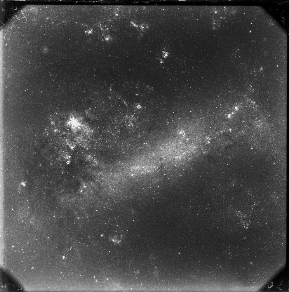 15. Изображение Большого Магелланова облака, полученное телескопом АЗТ-16 в 1970 году