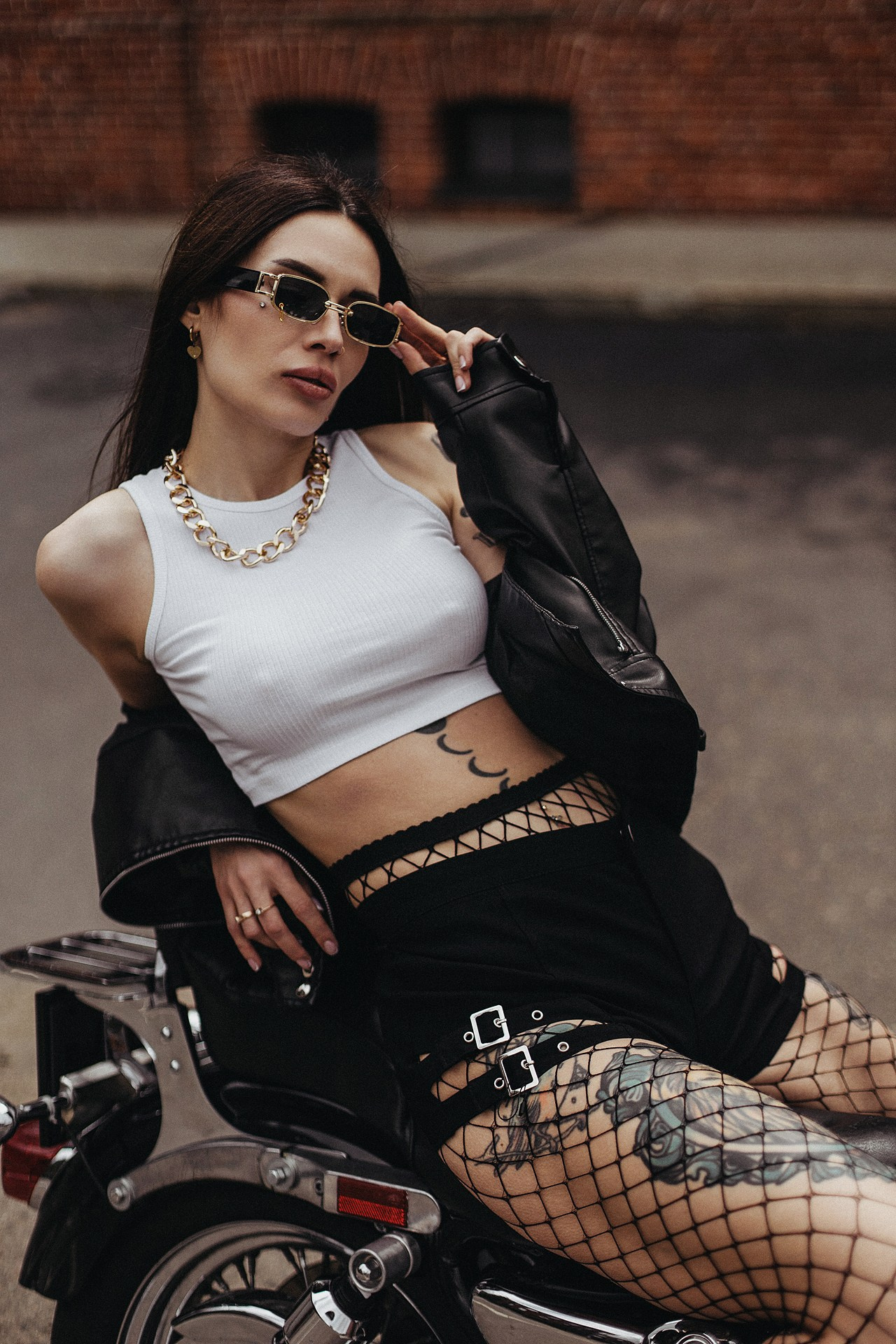 Фотосессия с байком на парковке. Семейный и детский фотограф в Москве Артём Жигурс