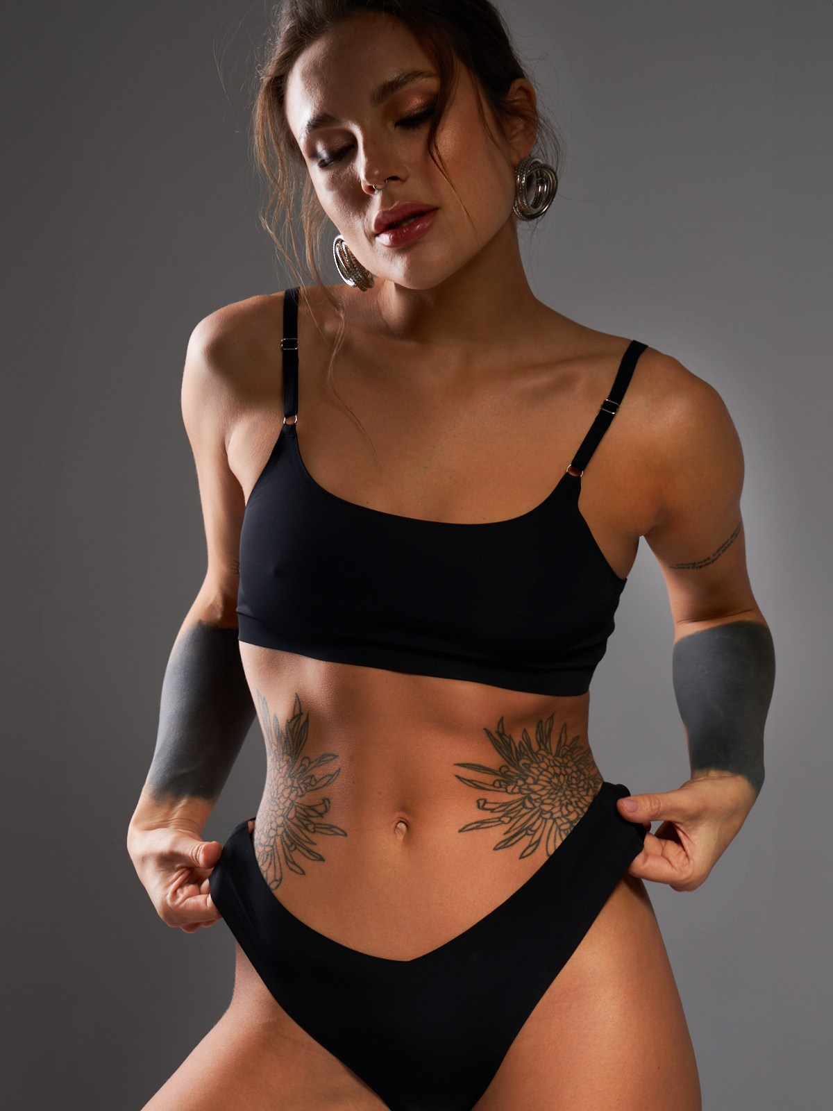 Одежда /маркетплейсы. Рекламный фотограф Ушаков Константин в Краснодаре