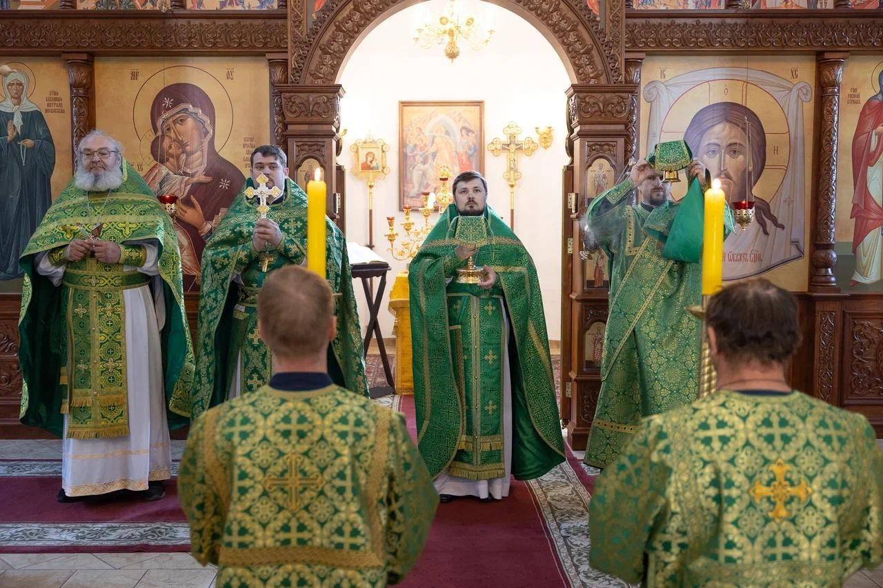 Божественная Литургия в храме Нерукотворного образа Спасителя. Саратовское Северо-Западное благочиние