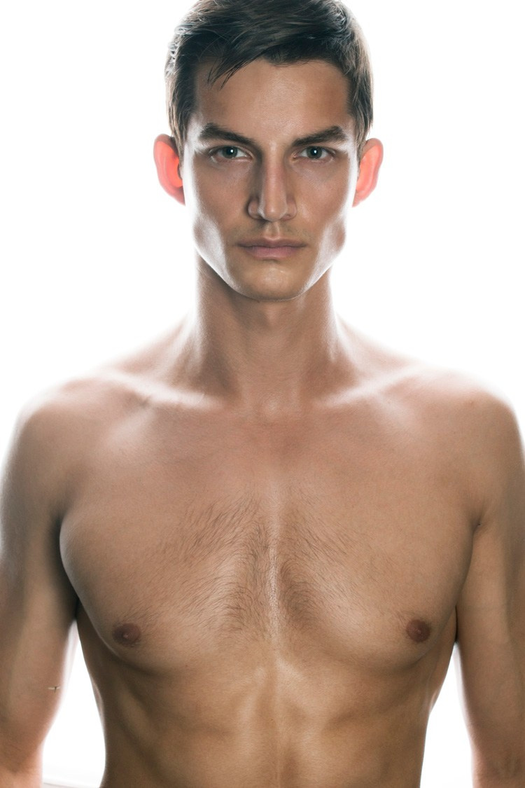 Алексей Б, 188 см, 48-50 р-р. KED Production — продакшн из СПб. Создаём фото, видео и контент, который помогает брендам и селлерам продавать больше