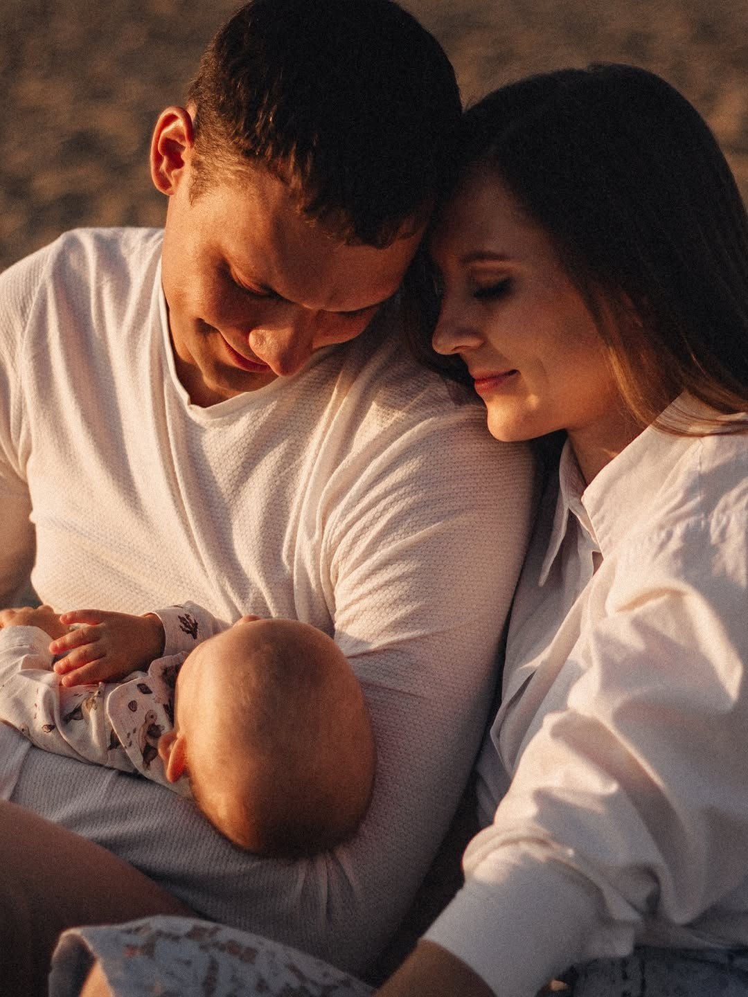 Счастливая семья на прогулке в парке, Новосибирск