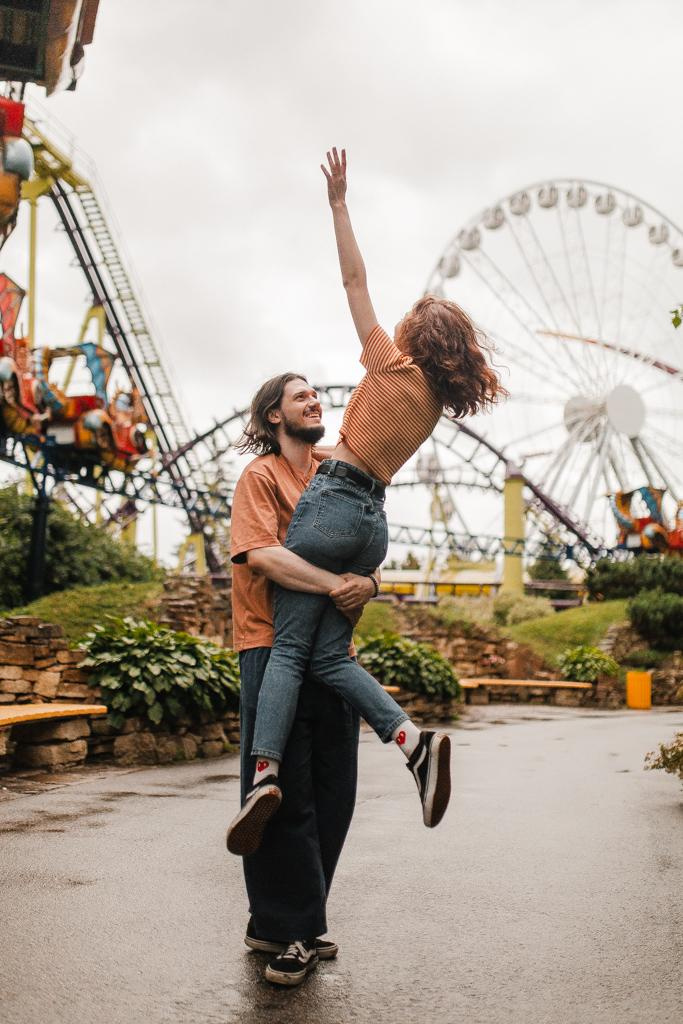 Аня и Игорь. Пасмурный Питер и аттракционы. Семейный и свадебный фотограф Полина Принцева