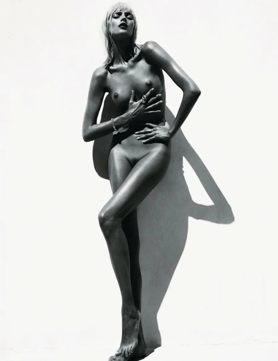 Саша Пивоварова. Фотосессия в стиле ню 006