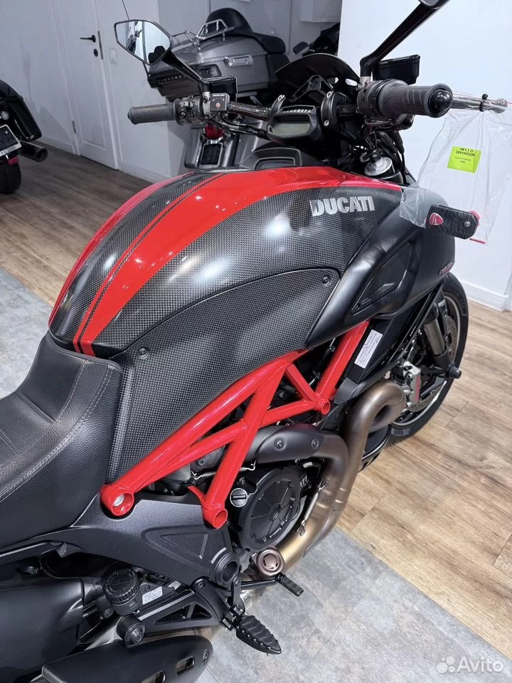 Купить 2015 Ducati Diavel Red Carbon — подробнее на сайте. Hello Davidson, Москва. Только хорошие мотоциклы…