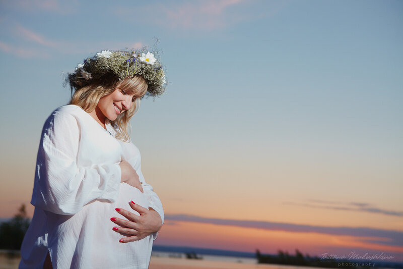 Фотосессия в ожидании малыша на Волге в Самаре. Фотограф Татьяна Малушкина