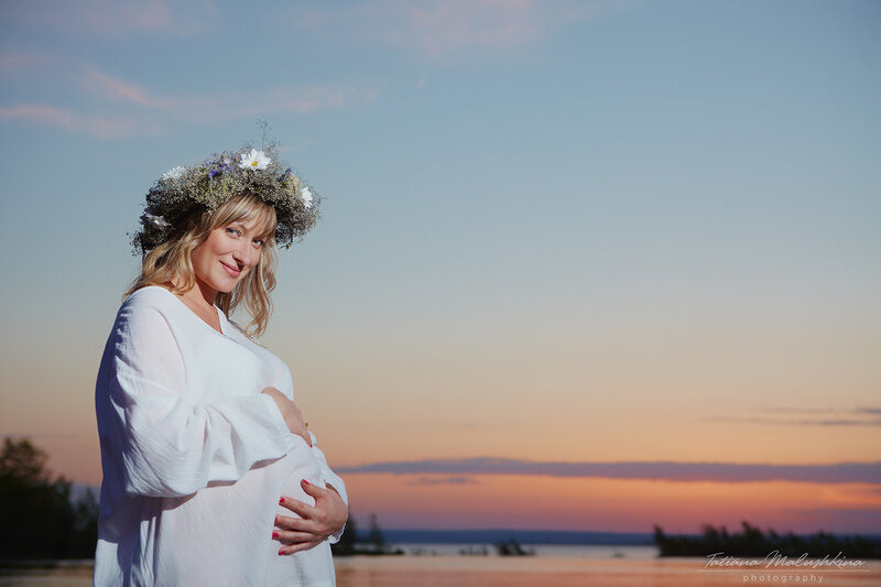 Фотосессия в ожидании малыша на Волге в Самаре. Фотограф Татьяна Малушкина