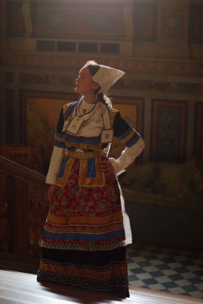 Французский народный. Костюмер, художник кино и телевидения в спб