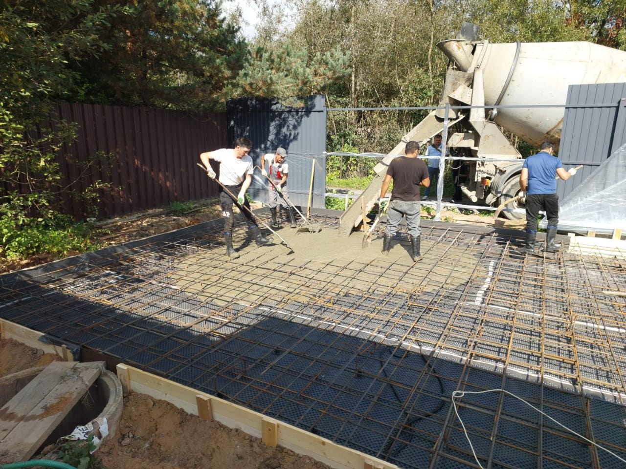 Монтаж опалубки ,заливка бетона