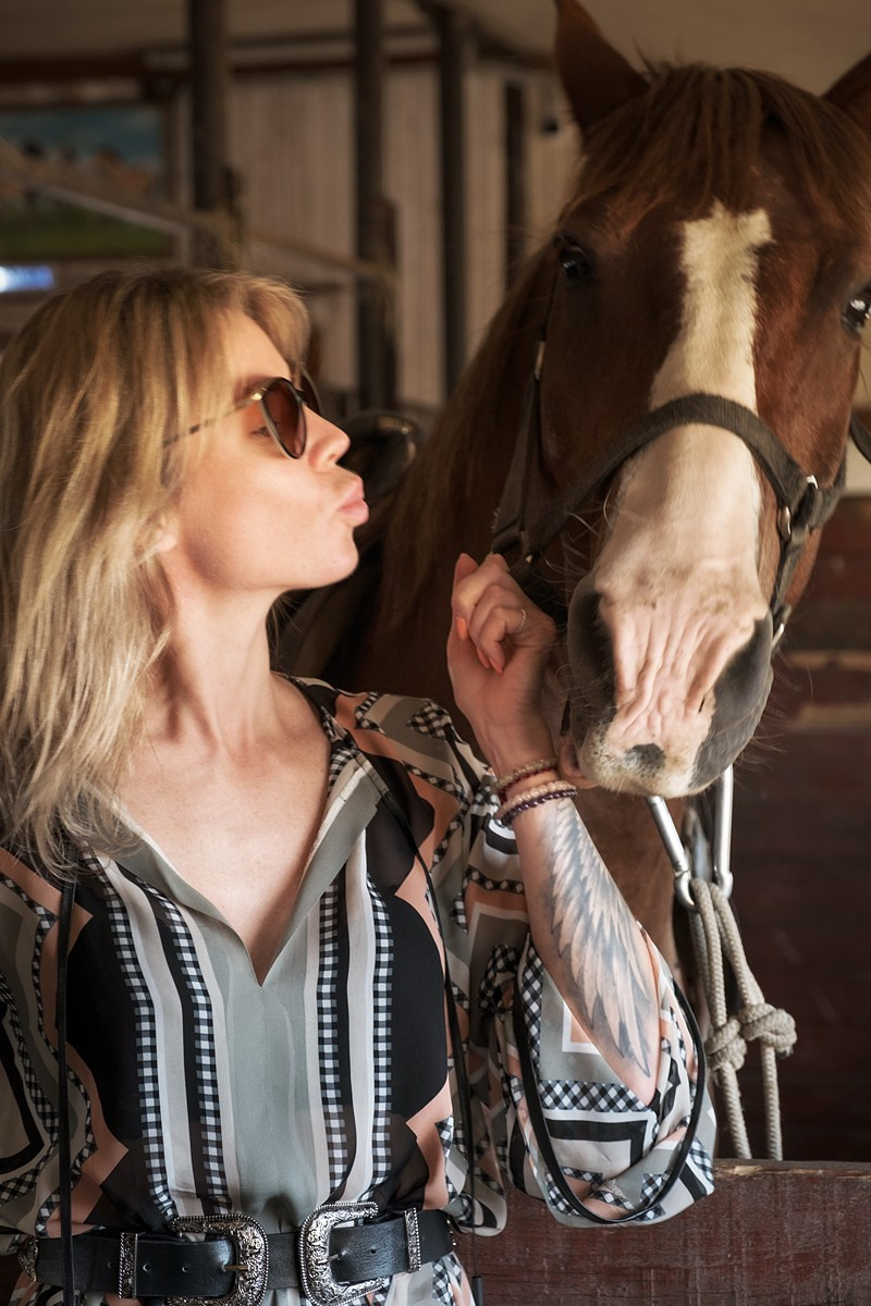 DEA (обувь). Эротико-драматический фотограф Маруся Скоробогатова