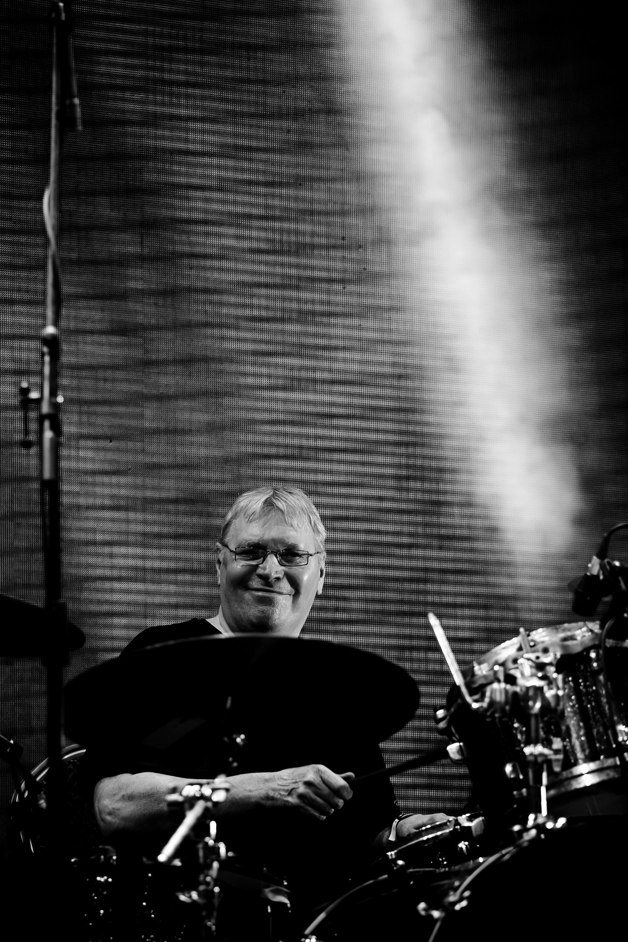 Борис Шавейников, ударные. Концерт группы АукцЫон в&nbsp;Москве, 07.12.25, клуб BASE. Фото Юлия Губина.