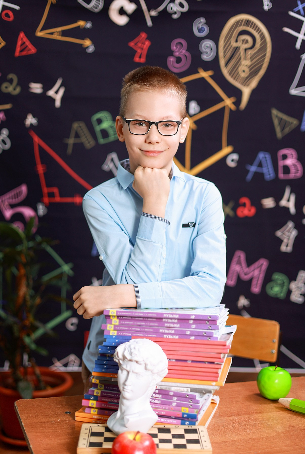 Школьная доска черная. Выпускные альбомы в Иваново в детский сад и школу. Александр и Светлана Янкины